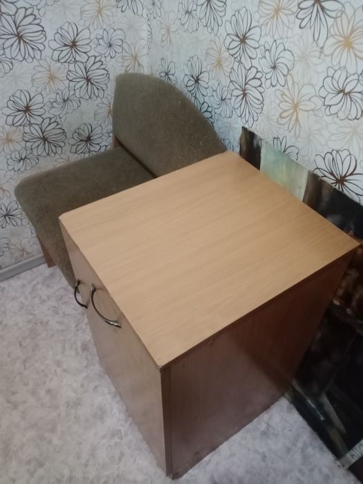 Обувница б/у 2000