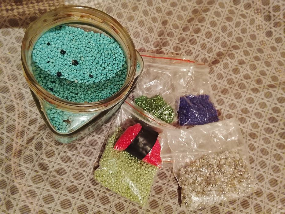 Банка бисера продам