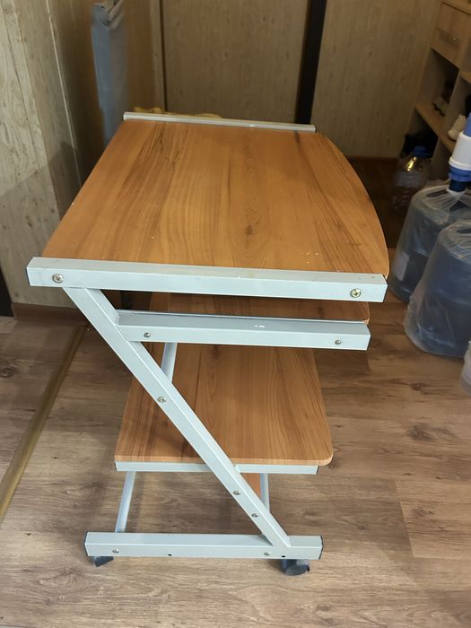 Стол для компьютера