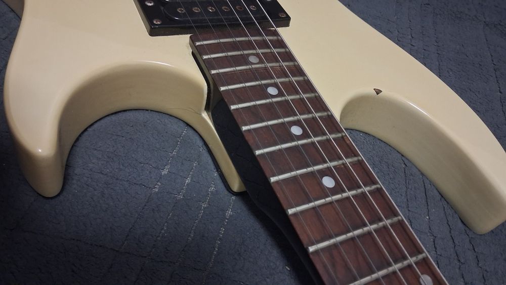 Chitara electrica Maison