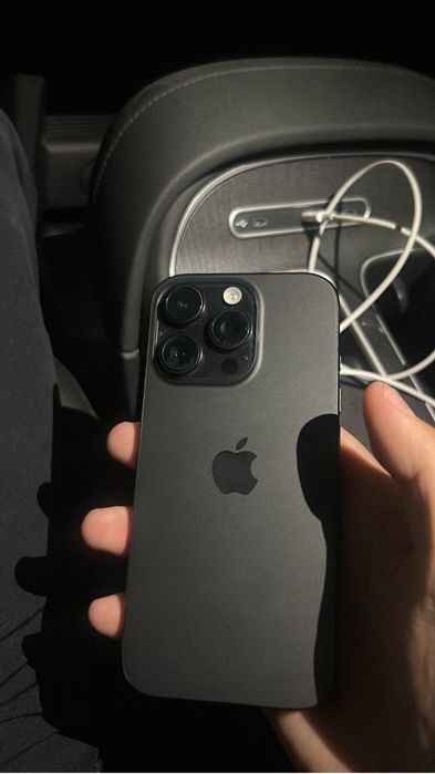 Продам Айфон 16 про 256гб