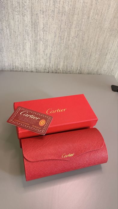 Clash de Cartier тип “cat-eye”