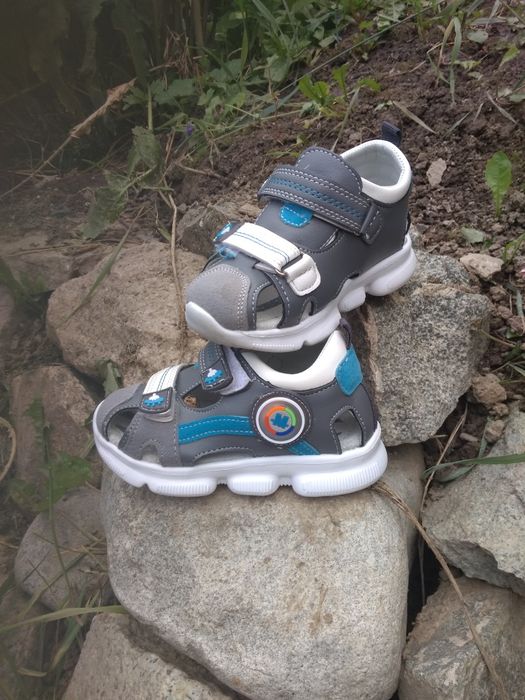 Продам детские сандалики!купила сыну не подошли,обсолютно новые...