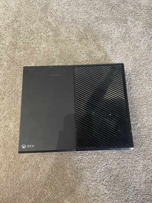 Xbox series one с 3 игри