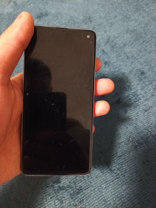 Vand telefoane  pret in privat