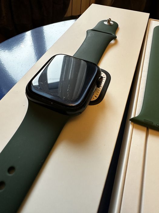 Apple watch Series 7 / 45 mm Green Sport