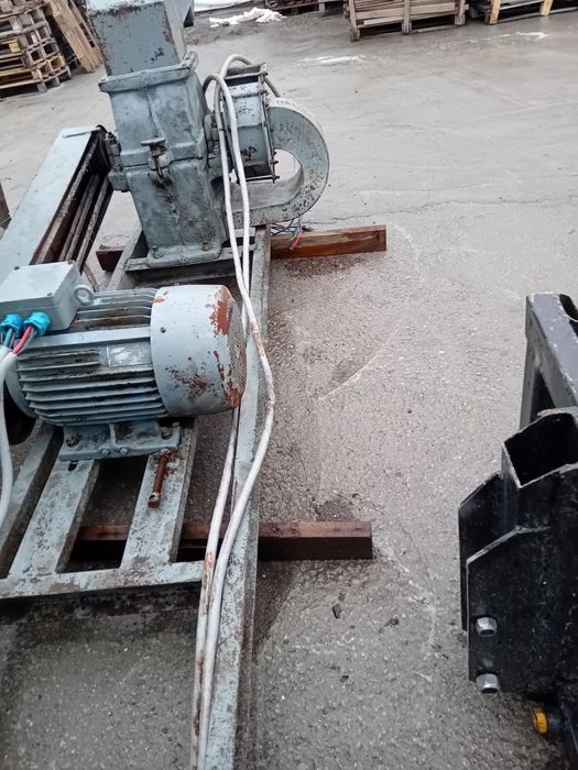 Дробилка фуражомелка продавам