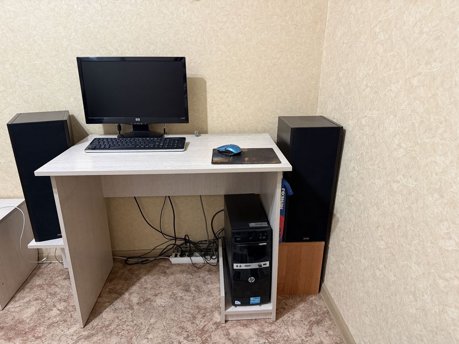 Продаю полностью рабочий компьютер + колонки