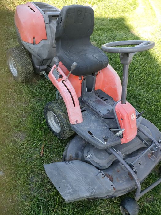 Husqvarna tractor iarba