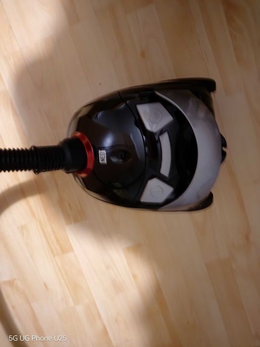 Продавам прахосмукачка Neo .