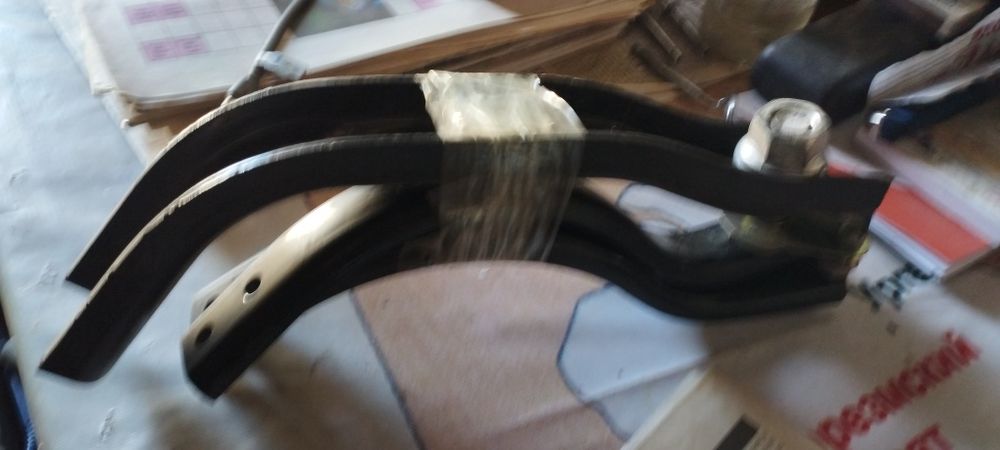 Продам крепления для запасного колеса грузовой Газели