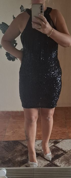 Къса черна рокля паети размер М