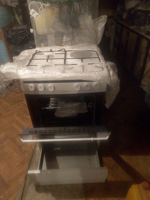 Продам газ  плиту новая !