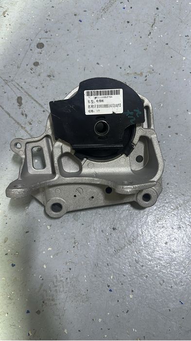 Подушка левый Haval M6