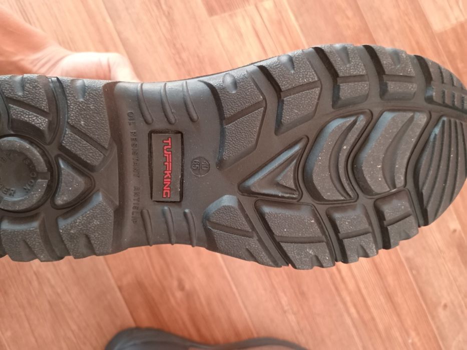 Продам спецботинок