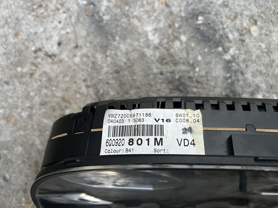 Ceasuri Bord | VW Polo 9N / 9N3 | 1.4 / 1.9 TDi Diesel | Piese Plansa Panou Indicator Consola Centrala Comanda KM Volan Airbag Buton Butoane Clima