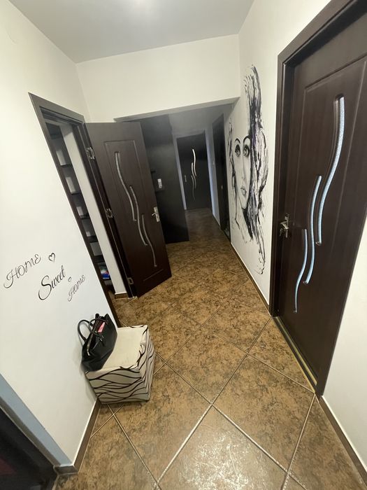 Vand apartament 3 camere decomandate , zona Neacsu-Mall Dunarea