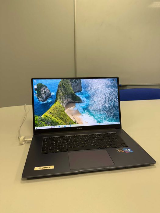 Honor MagicBook 15 – AMD Ryzen 5, 8GB RAM, 256GB SSD–Отлично състояние