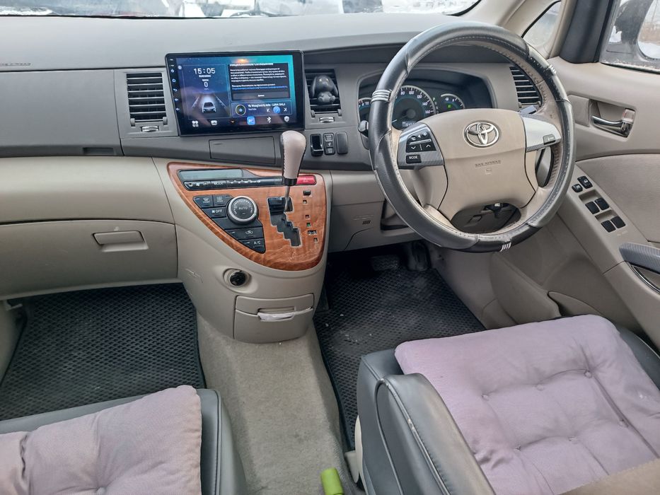 Продам Тойота Исис 1.8