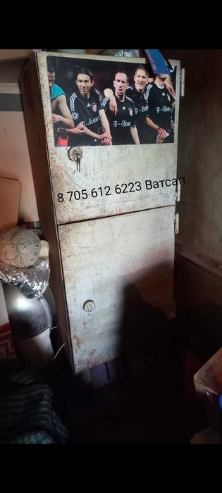 Продам сейф металлический