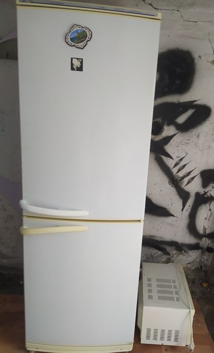 Продам холодильник "Атлант"-2-камерный -35000