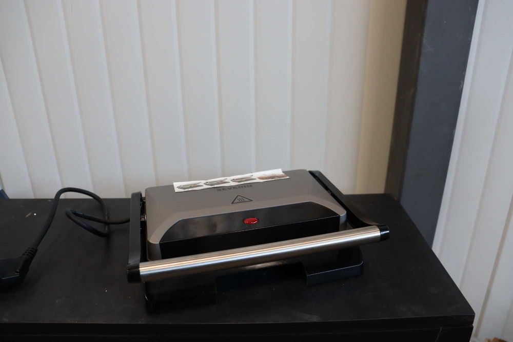 Компактен мултигрил SEVERIN KG 2394 с транспортен дефект