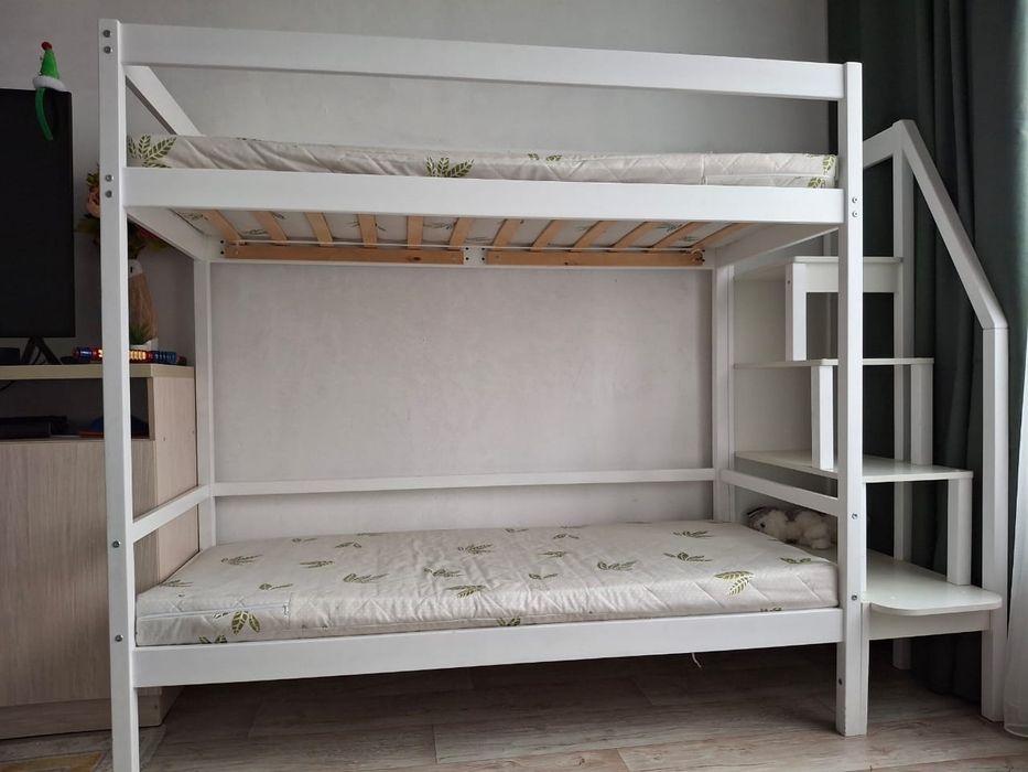 Продам кровать двухярусная