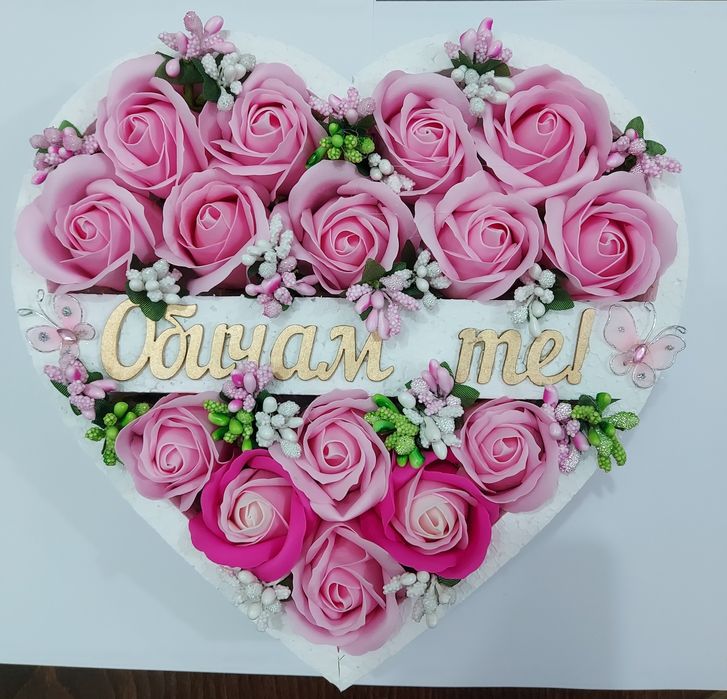 Кутия със сапунени рози