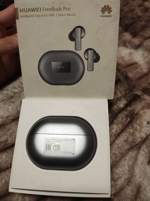 Наушники Samsung и Huawei