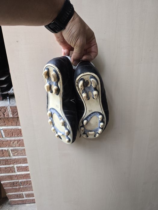 Pantofi de fotbal