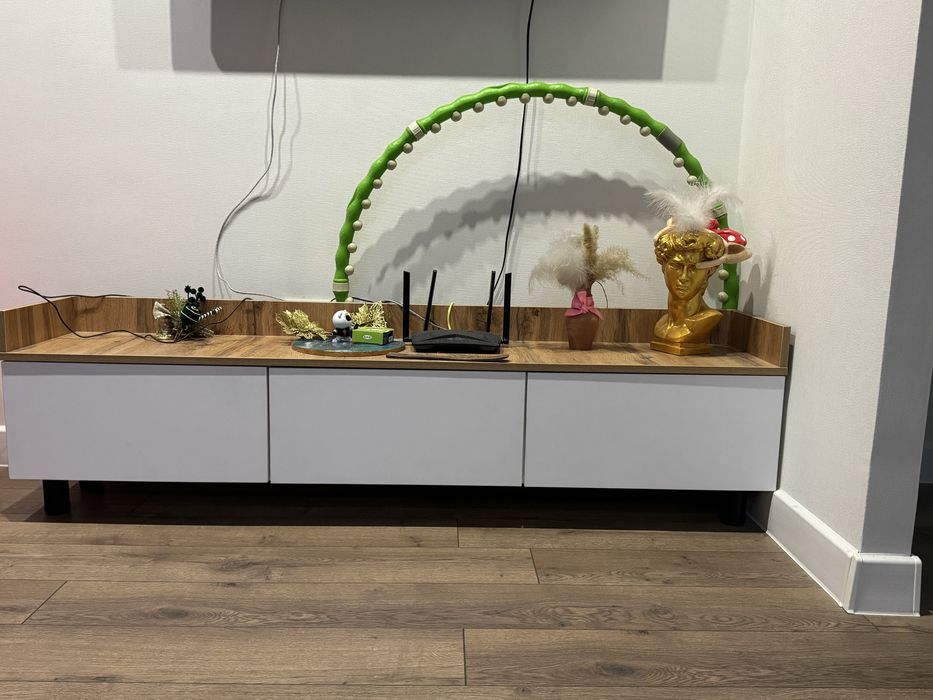 Тумба под тв, белого цвета