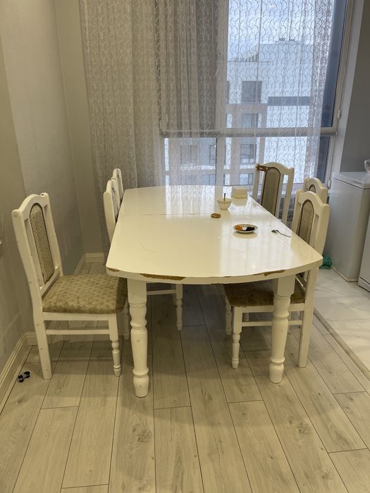 Продается кухонный столик со стульями