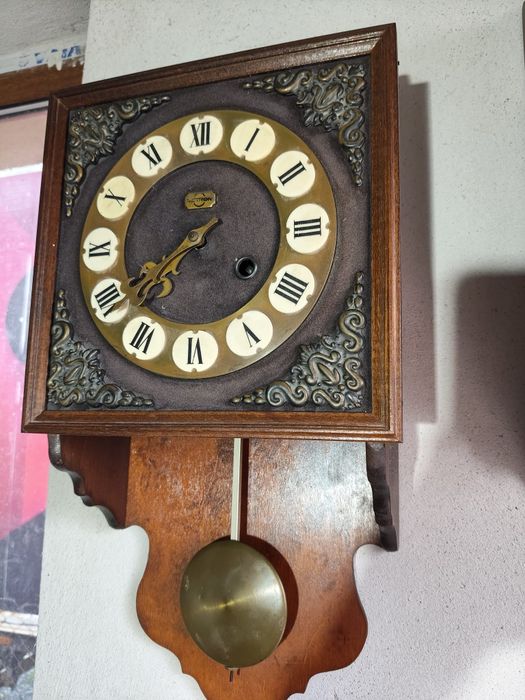 Ceas de perete cu pendul