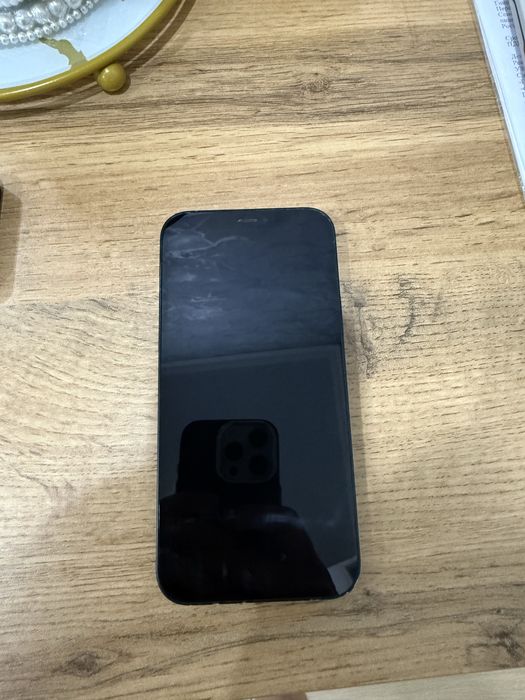 Продам Iphone 12, черный на 128GB