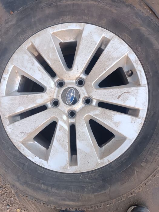 Продам оригинальные диски R17 с шинами 225,65, 17