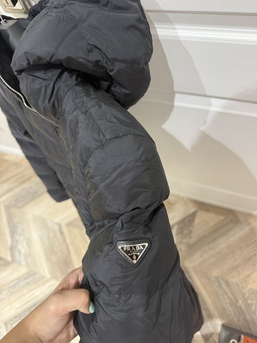 Продам куртку PRADA оригинал