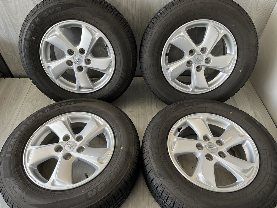 Джанти 16 цола 5х114,3 за Хюндай ИХ35/Туксон със зимни гуми 215/70/16