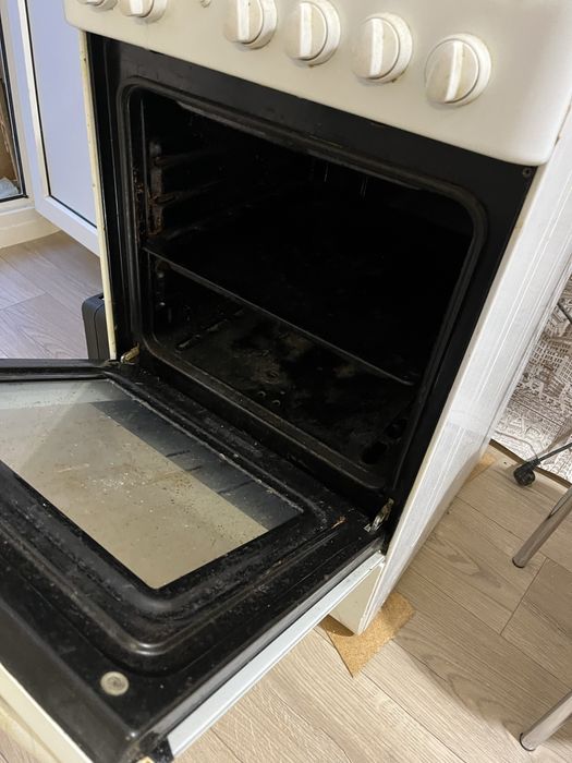 Продам газ плиту indesit