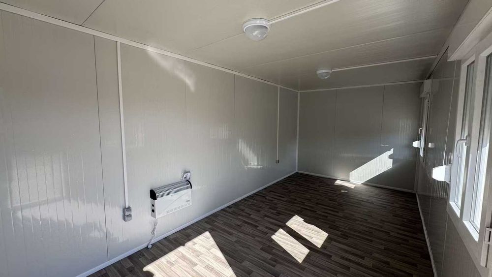 Birou de șantier, 17 m², cu rulouri