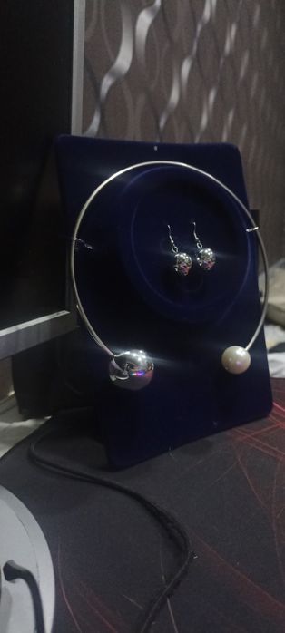 Ожерелье с белым жемчугом и серьги