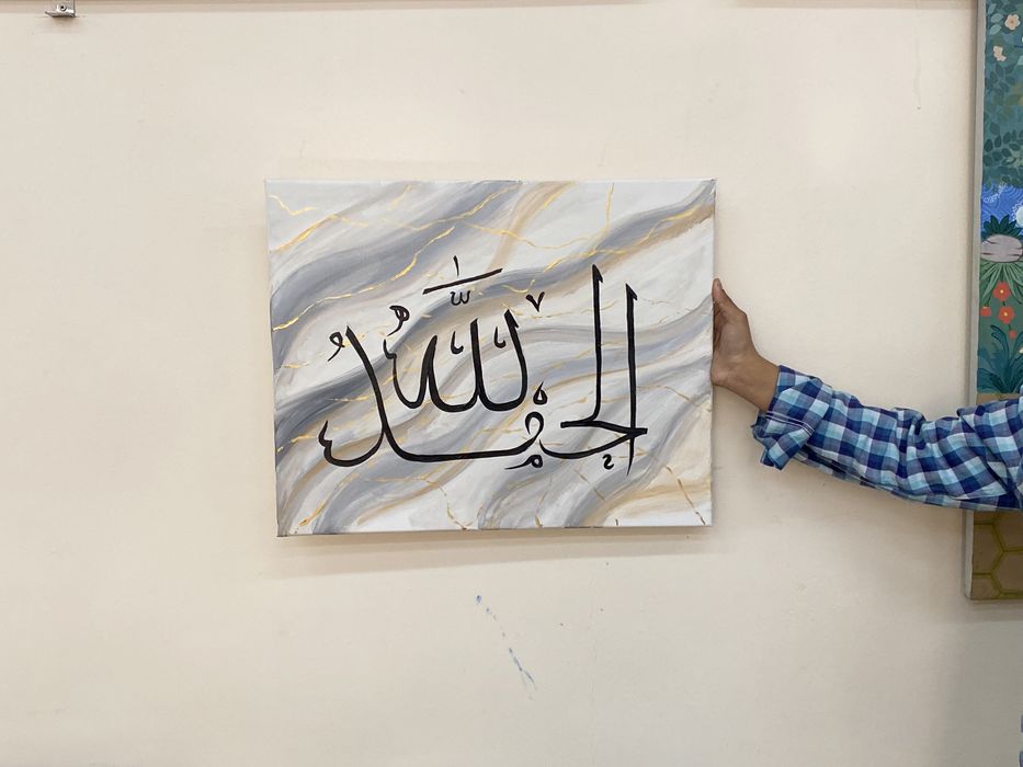 Rasm sotiladi kachestvniy akrilda chizilgan