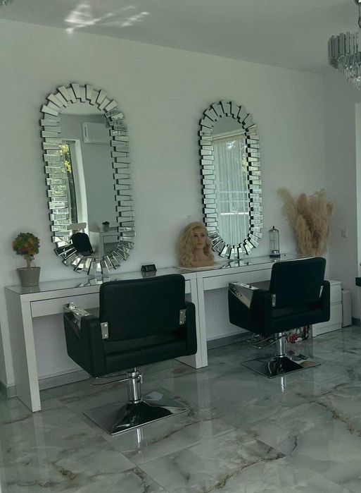 Se inchiriaza 2 posturi de coafura si un post manechiura/pedichiura