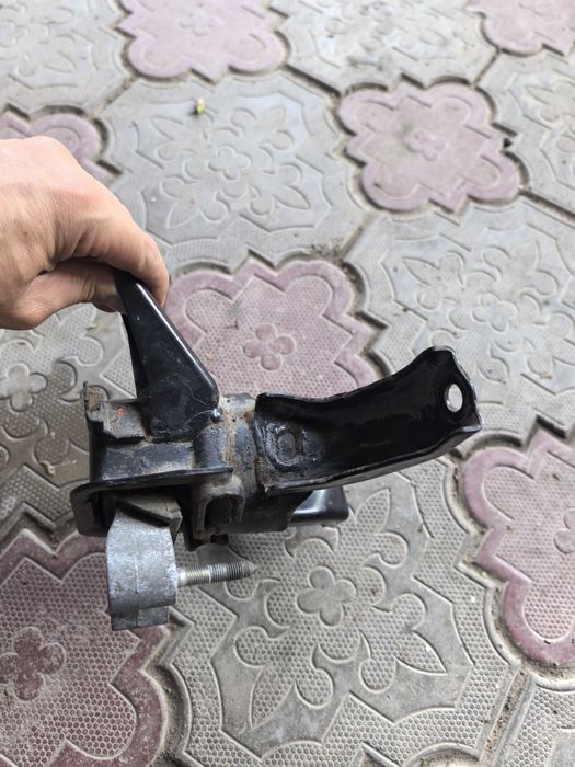 Подушка двигателя Тойота Королла