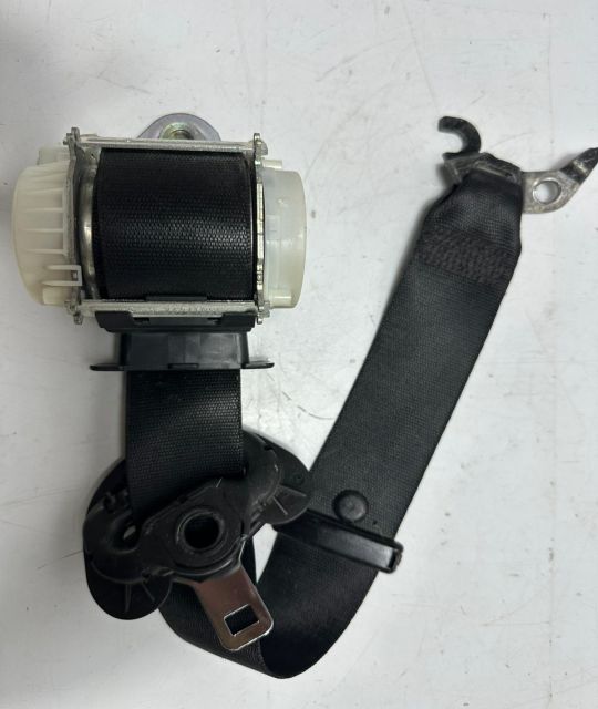 Centura siguranta fata dreapta 330598493 BMW Seria 1 E87