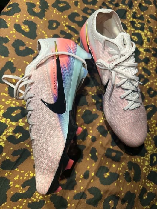 Ghete fotbal cu cramponi