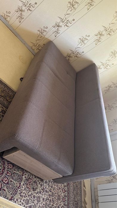 Продам б/у диван.