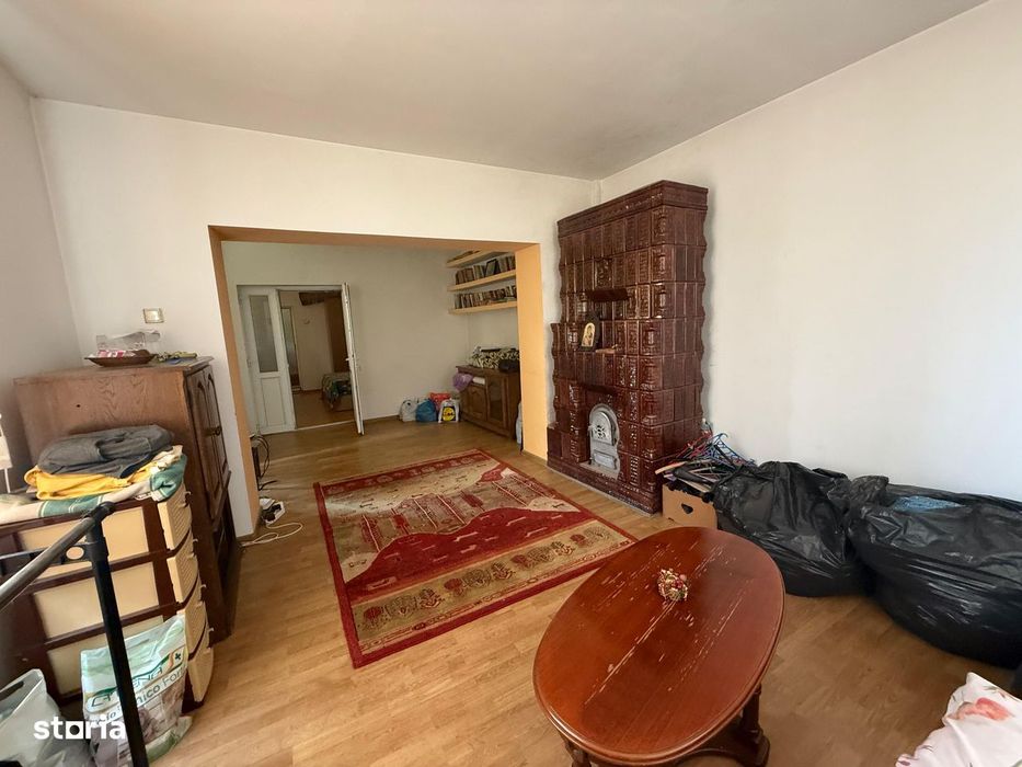 Casă de vânzare cu teren 3750 mp