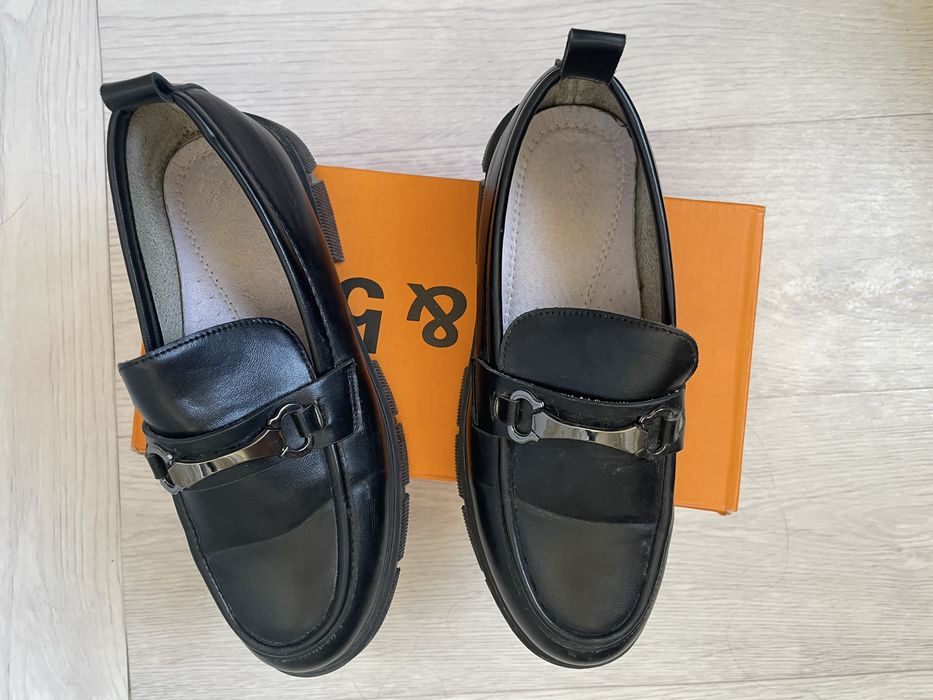 Продам туфли для девочек 12-14 лет дешево