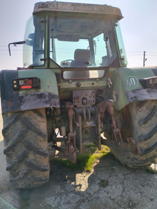 Vând mai multe utilaje și combina Fendt 6330
