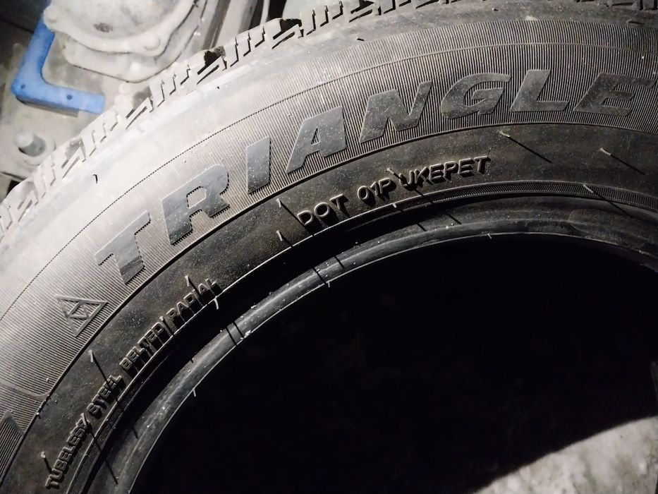 2 шины Triangle 215 60 R16. Без торга.